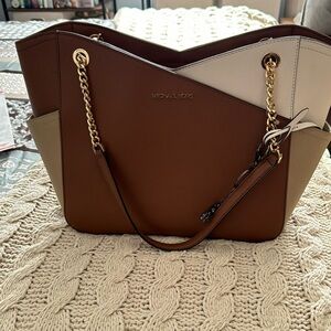 MICHAEL KORS COLORBLOC SHOULDER PURSE